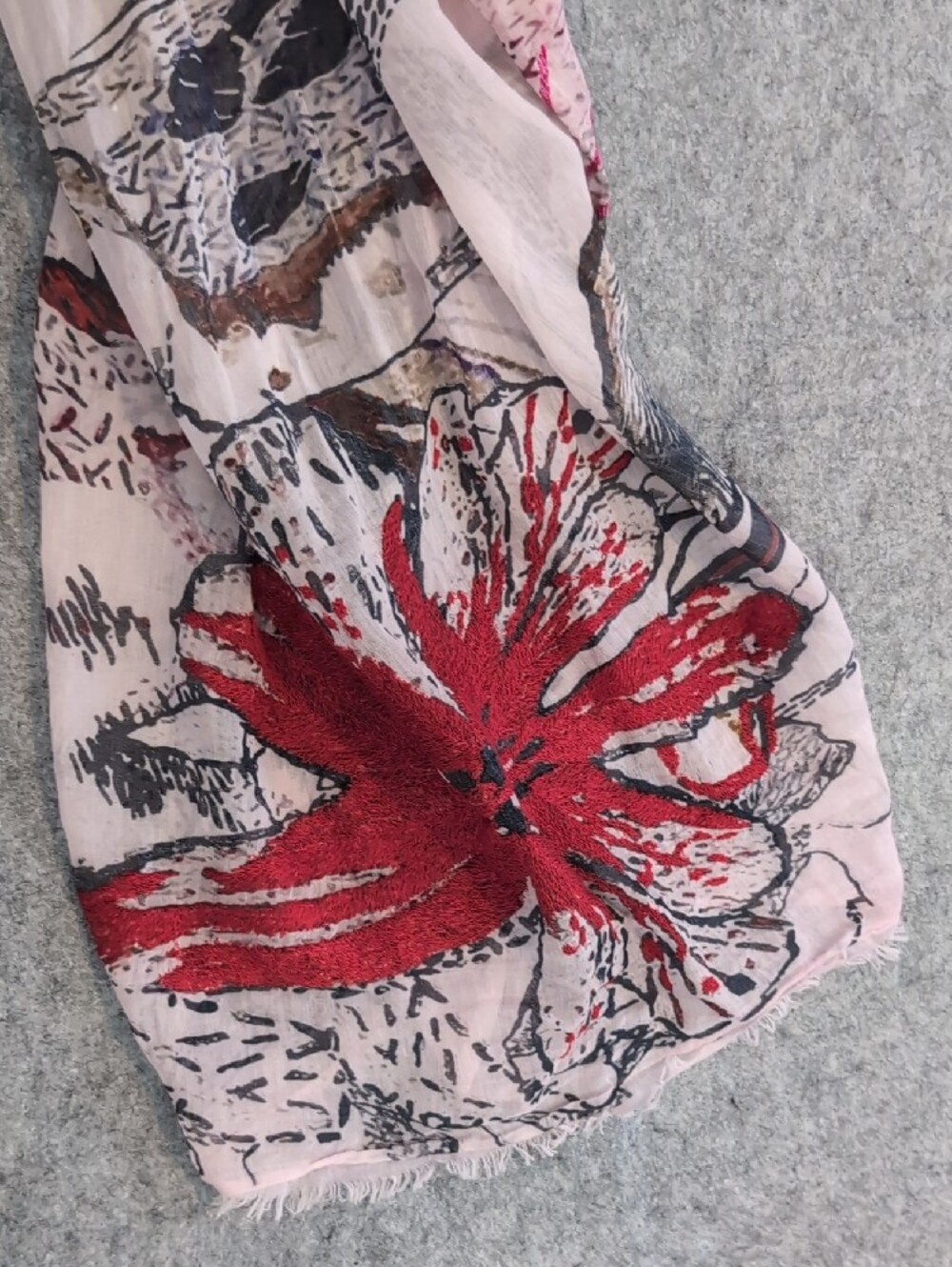 Floral Print Lightweight Scarf in Pink and Red - Picture 5 of 8